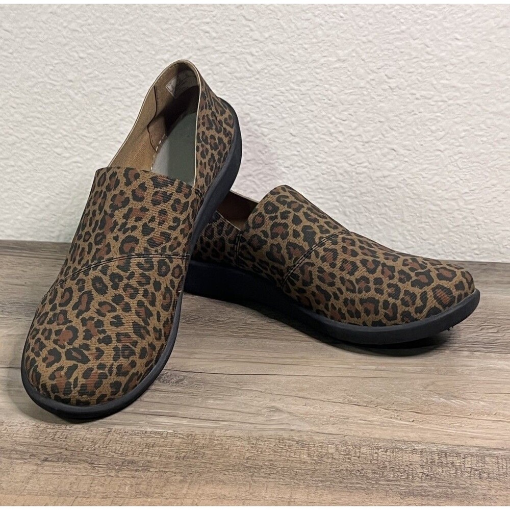 Clarks Cloudsteppers Sillian Firn Leopard Print Slip-On Shoes Casual Comfort 6.5